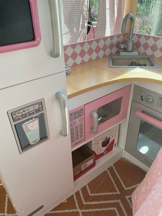 Cocina de juguete rosa