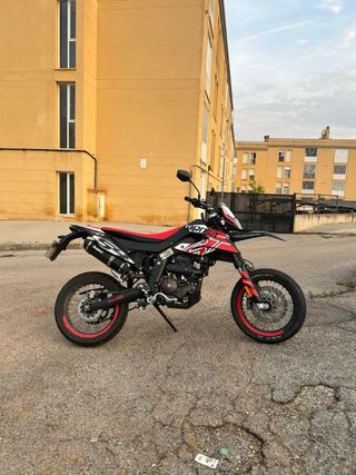 Moto deportiva Aprilia
