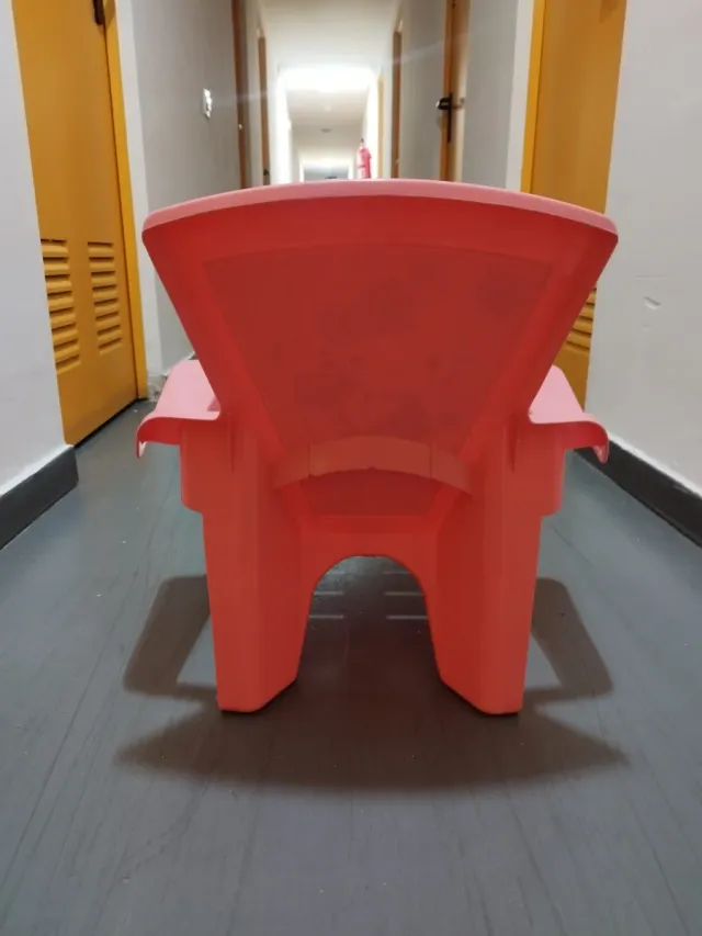 Silla infantil rosa Hello Kitty.