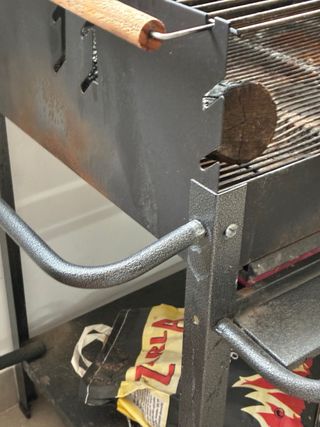 Barbacoa de carbón y leña