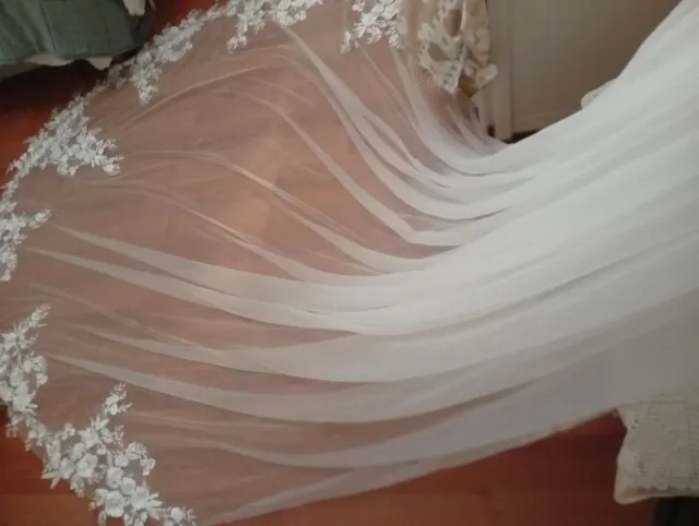 Véu de casamento em tule com bordado