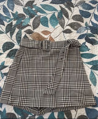 Falda pantalón cuadros Stradivarius talla S/36.