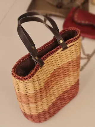 Cuatro bolsos variados