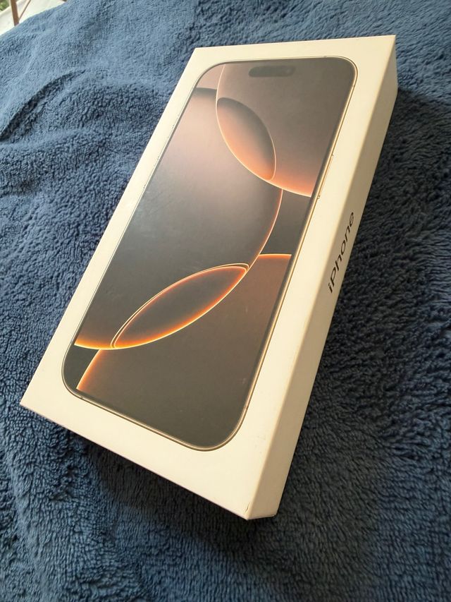 Caja iPhone 16 Pro