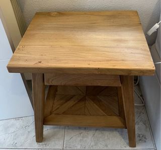 Mesita de madera natural