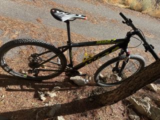 Bicicleta WST 9927 Negra y Amarilla