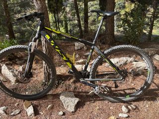Bicicleta WST 9927 Negra y Amarilla