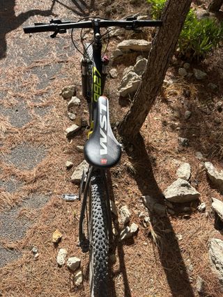 Bicicleta WST 9927 Negra y Amarilla