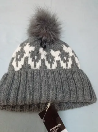 Gorro lana gris y blanco con pompón
