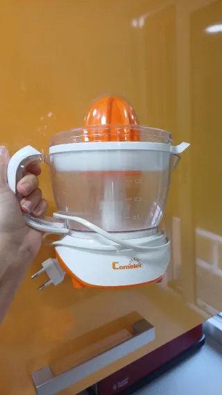 Exprimidor Eléctrico COMELEC 