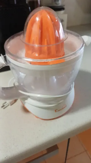 Exprimidor Eléctrico COMELEC 
