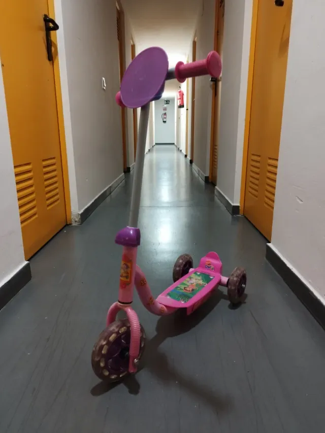 Monopatín infantil Dora la Exploradora.