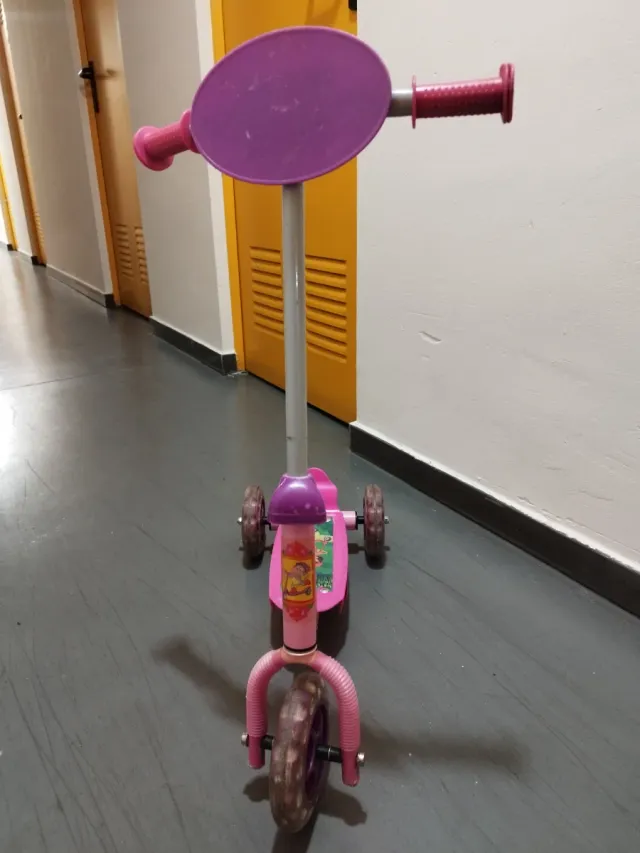 Monopatín infantil Dora la Exploradora.