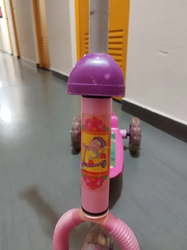 Monopatín infantil Dora la Exploradora.