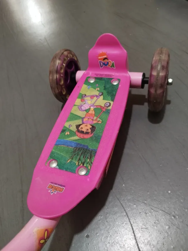 Monopatín infantil Dora la Exploradora.
