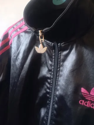 Chaqueta Adidas Chile 62 Negra y Rosa