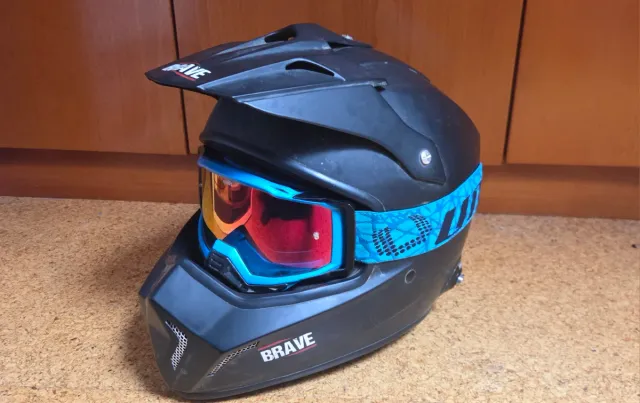 Casco Motocross Brave con Gafas