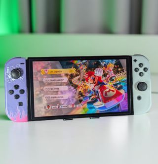 Nintendo Switch OLED viola/bianco