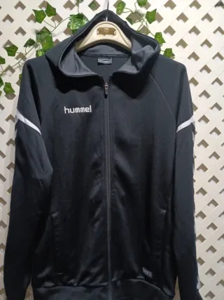 Chaqueta Hummel Negra con Cremallera