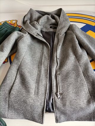 Chaquetón gris con capucha ONLY