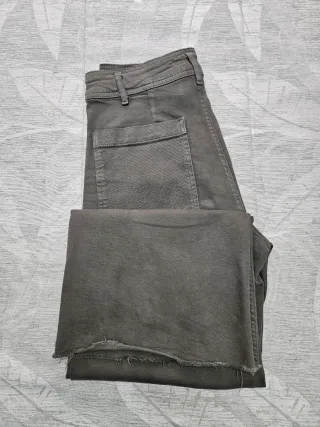 Pantalón ancho gris