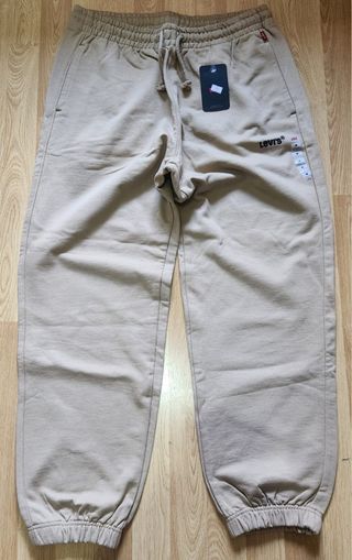 LEVIS .T. M