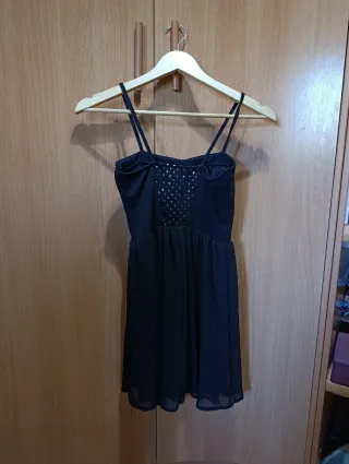 Vestido negro gasa con detalles