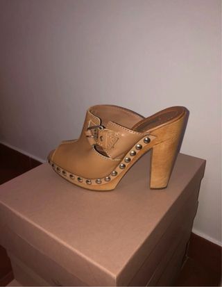 Zapatos de tacón Uterqüe marrones