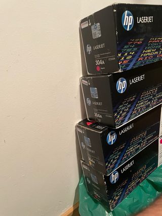 4 Toners HP 304A (Magenta, Negro, Amarillo)