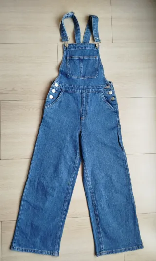 Peto vaquero y 2 camisetas Talla XS