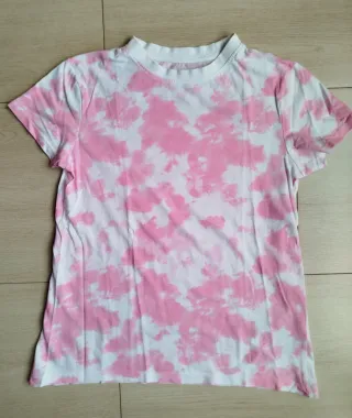 Peto vaquero y 2 camisetas Talla XS