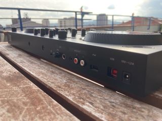 Controlador DJ TRAKTOR KONTROL S2 MK3