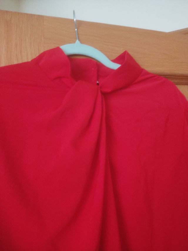 Blusa roja elegante