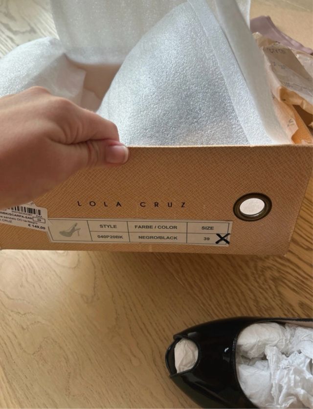 Scarpe con tacco Lola Cruz nere