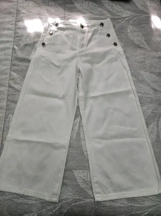 Pantalón vaquero blanco con botones