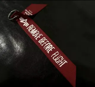 Alpha Industries llavero Remove Before Flight