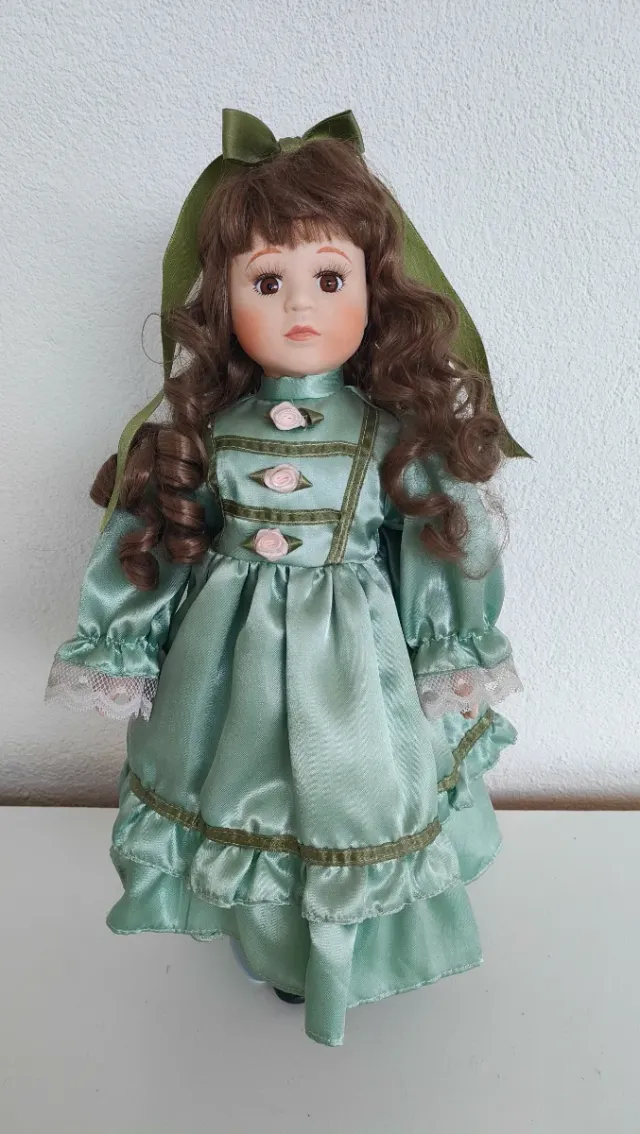 Muñeca de porcelana vintage
