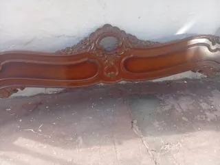 Cabecero de madera antiguo