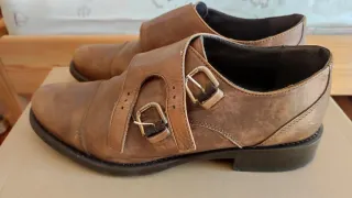 Zapatos Vogue Marrones Doble Hebilla de cuero. 
