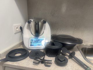 Thermomix TM6 con accesorios+maleta de transporte 