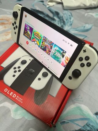 Nintendo Switch OLED bianco