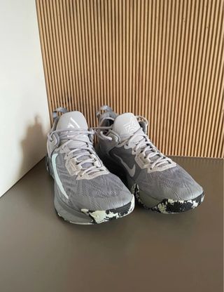 Nike Giannis taglia 40 grigio multicolore
