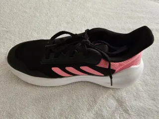 Zapatillas deportivas Adidas negras y rosas