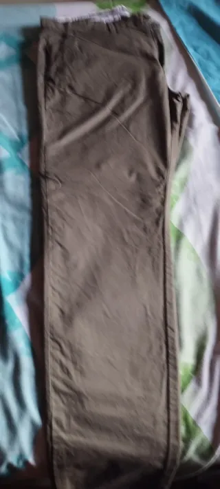 Pantalón de pinza marrón hombre