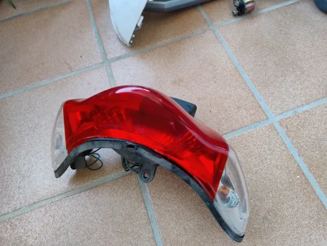 Fanale Posteriore Peugeot LXR 200 / SYM HD EVO