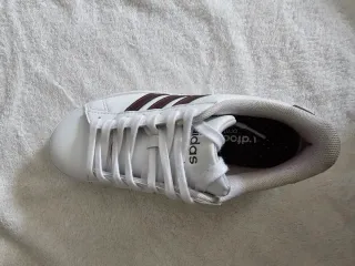 Zapatillas Adidas Blancas y Marrones