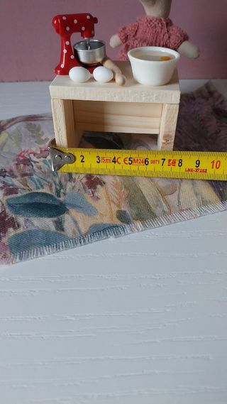 Tavolo vintage casa bambole con accessori