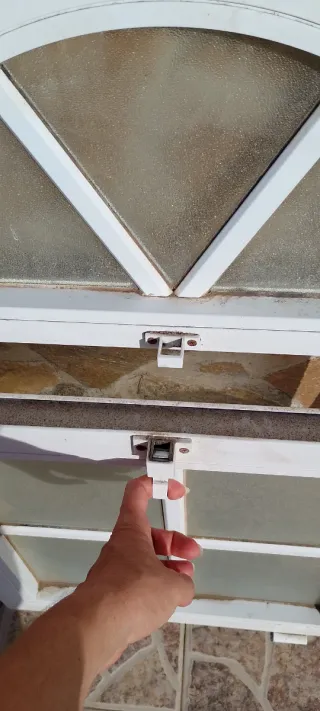 Ventana aluminio arqueada y cuadrada