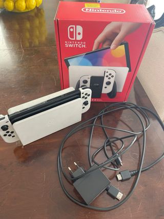 Nintendo Switch OLED completamente bianco