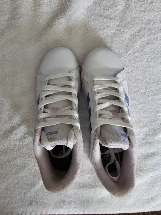 Zapatillas Adidas Blancas y Azules